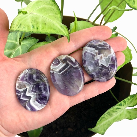 Dream Amethyst worry stone (palm stone, thumb stone) oval healing crystal rock - Picture 7 of 11